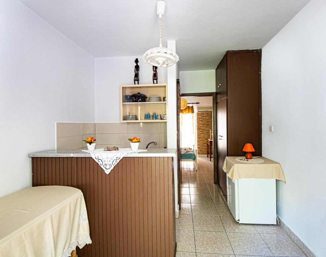 Poros Town Lions Apartments מראה חיצוני תמונה