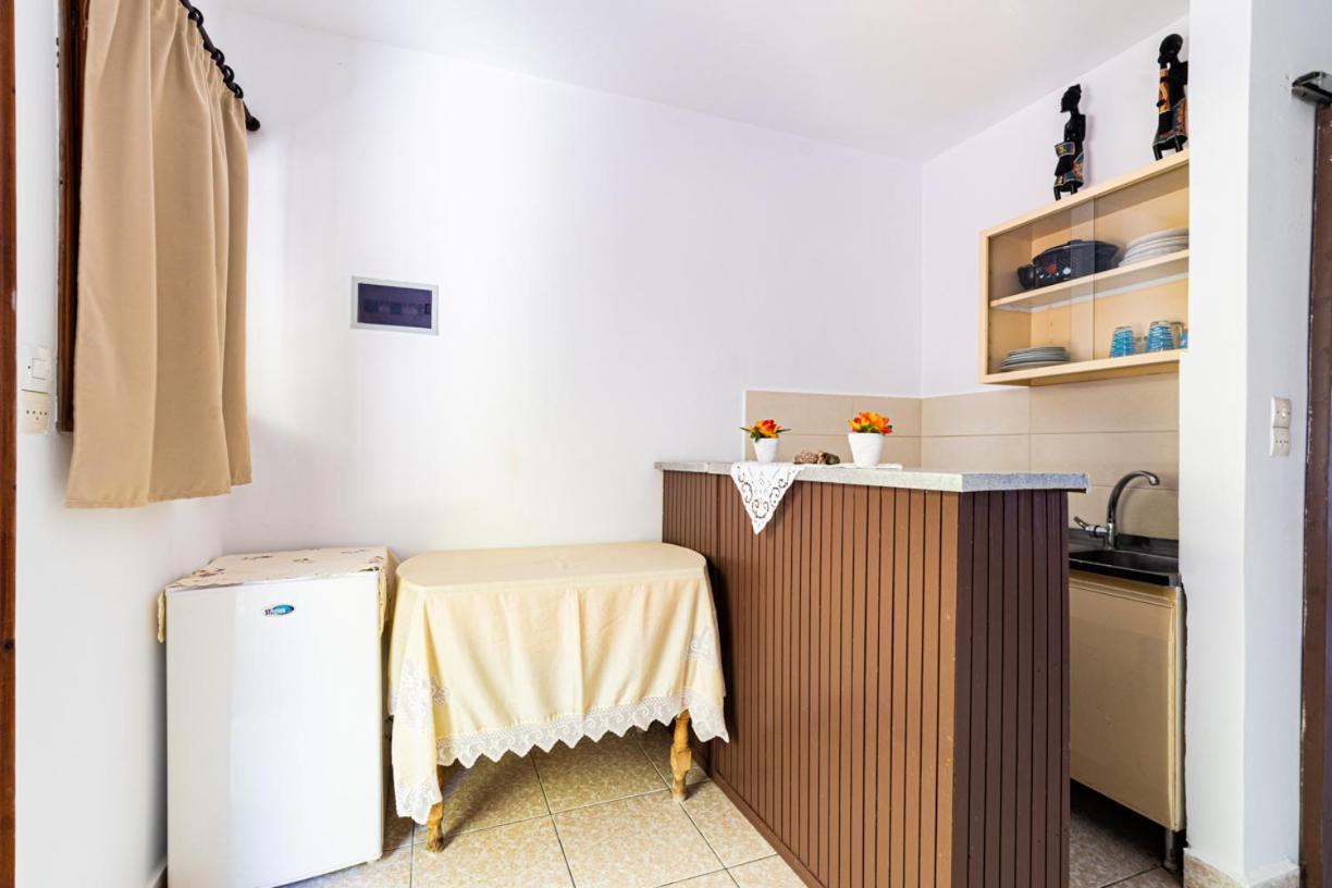 Poros Town Lions Apartments מראה חיצוני תמונה