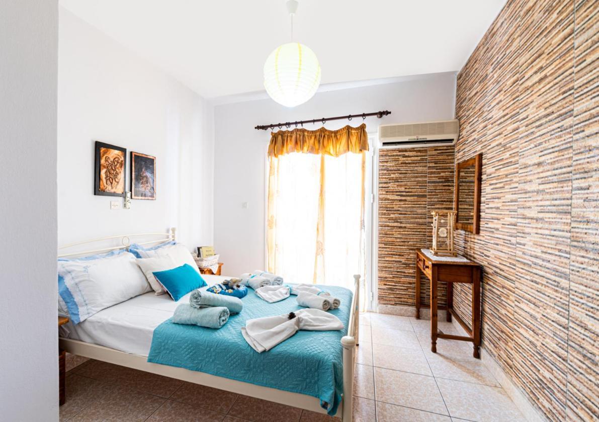 Poros Town Lions Apartments מראה חיצוני תמונה