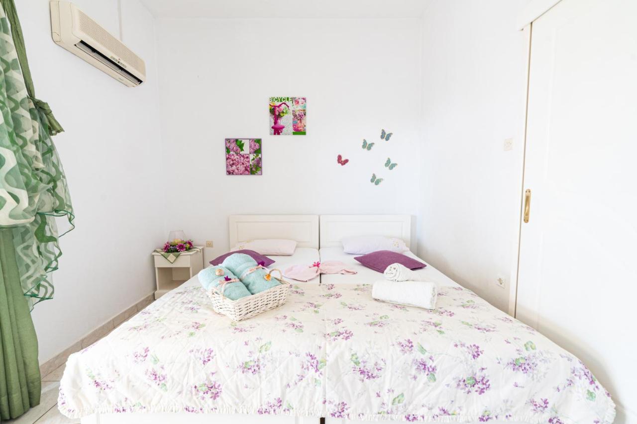 Poros Town Lions Apartments מראה חיצוני תמונה
