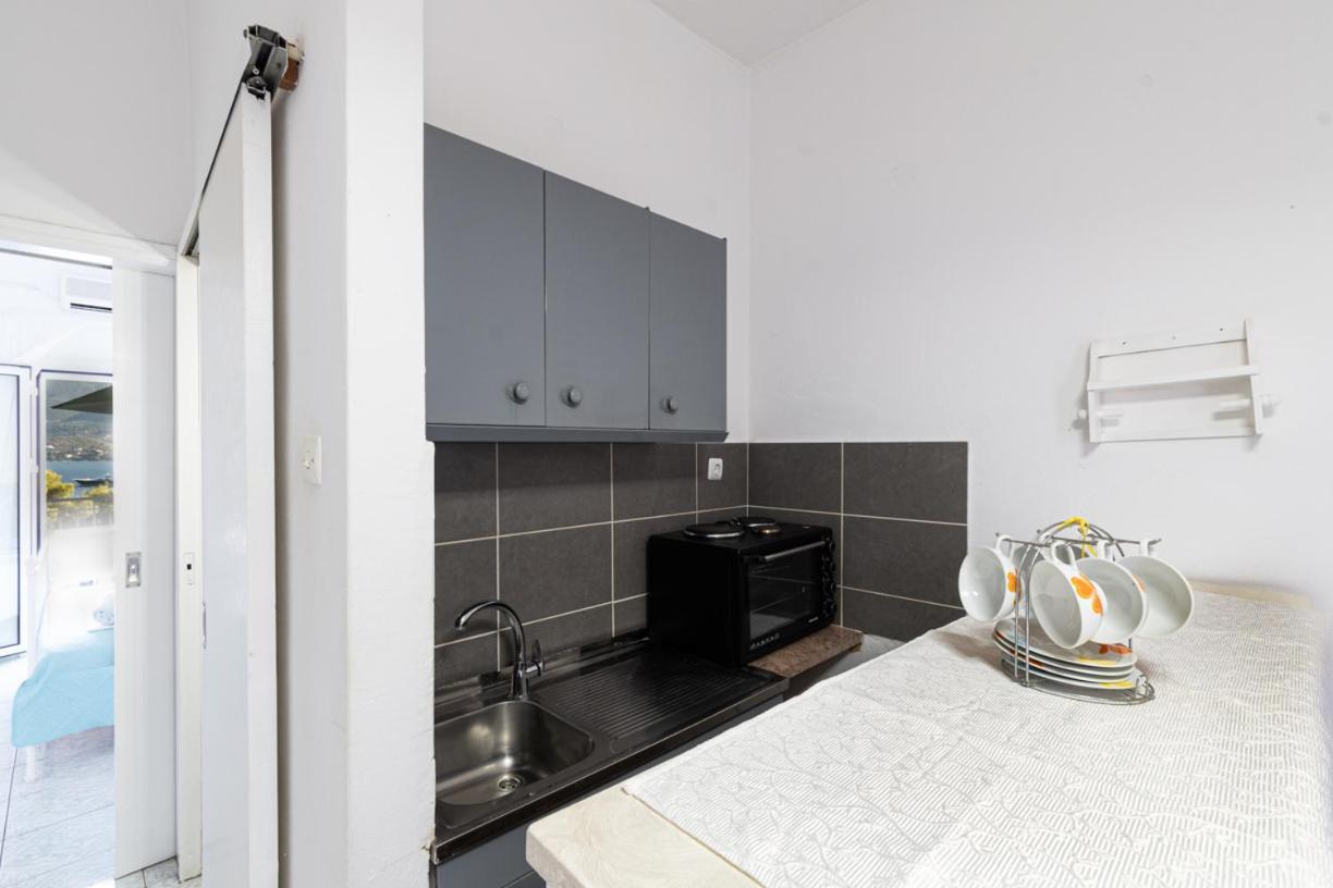 Poros Town Lions Apartments מראה חיצוני תמונה