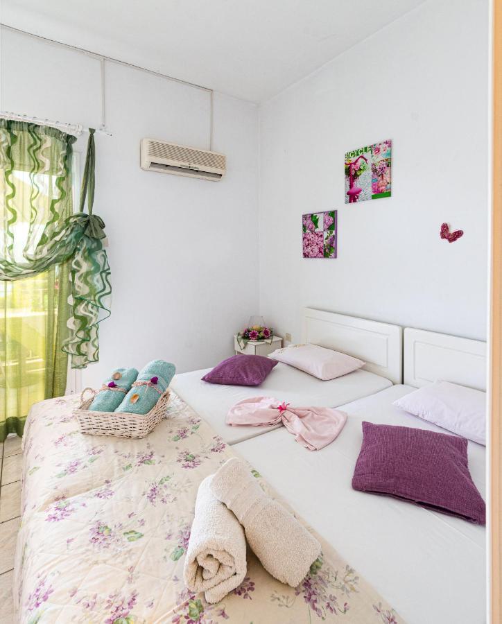 Poros Town Lions Apartments מראה חיצוני תמונה
